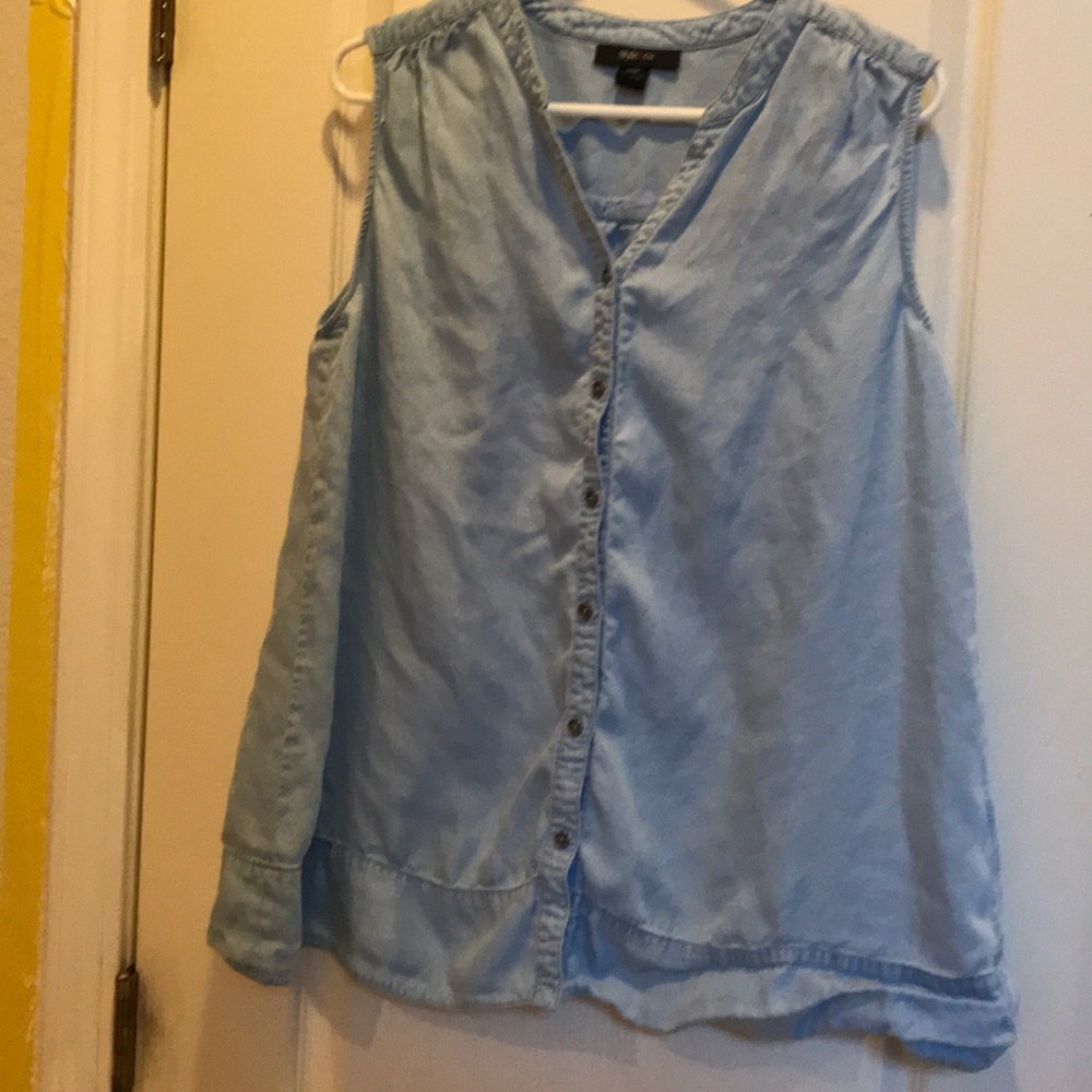 Sleeveless shirt